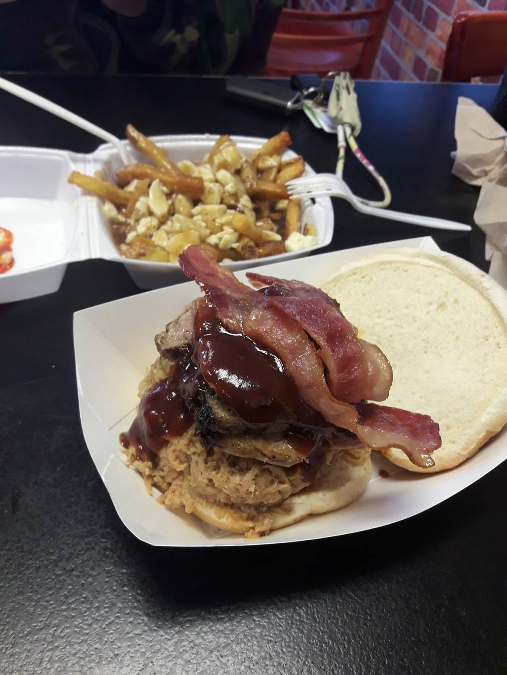 Horn Dawgs Smokin BBQ Pckering | restaurant | 1410 Bayly St #5b, Pickering, ON L1W 3R3, Canada | 9058392112 OR +1 905-839-2112