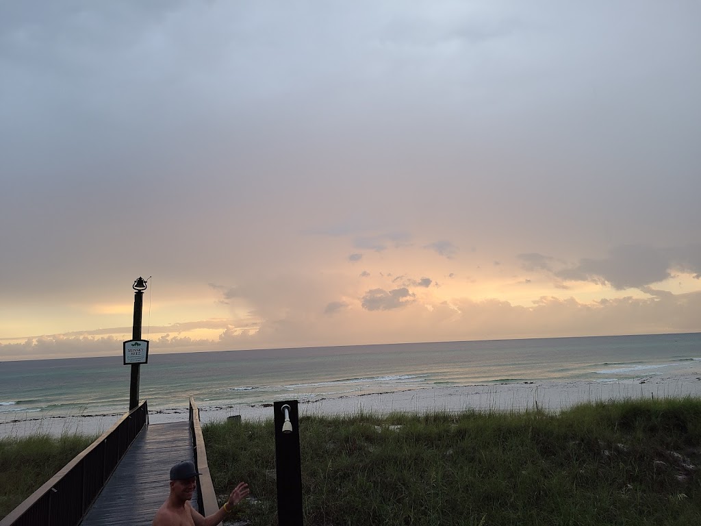 Runaway Island | restaurant | 14521 Front Beach Rd, Panama City Beach, FL 32413, USA | 8506344884 OR +1 850-634-4884