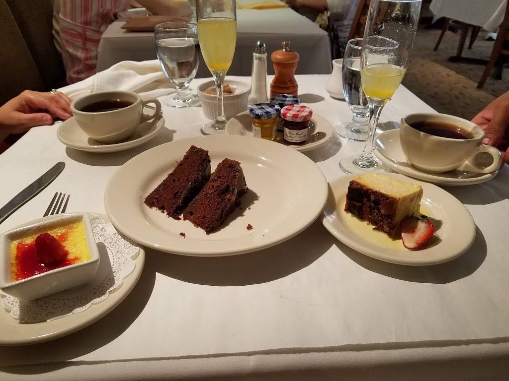 Hemmingways Bistro | restaurant | 211 N Oak Park Ave, Oak Park, IL 60302, USA | 7085240806 OR +1 708-524-0806