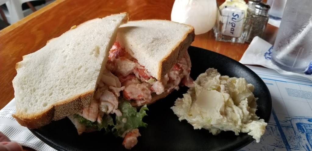 Chart Room | restaurant | 1 Shipyard Ln, Cataumet, MA 02534, USA | 5085635350 OR +1 508-563-5350