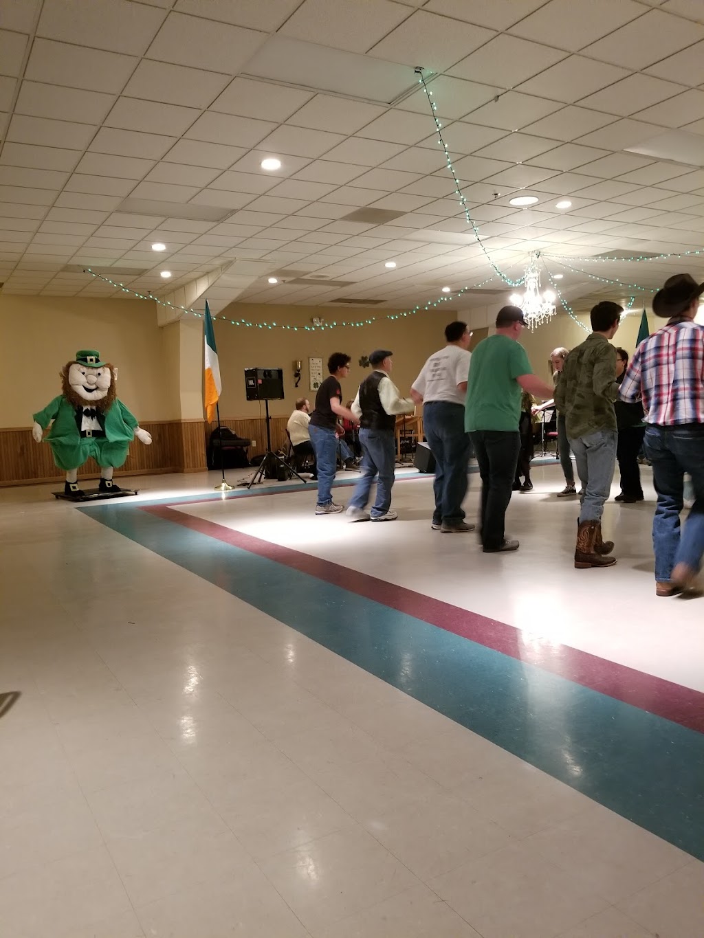 Pups Irish Pub | restaurant | E8558 WI-54, New London, WI 54961, USA | 9209823891 OR +1 920-982-3891