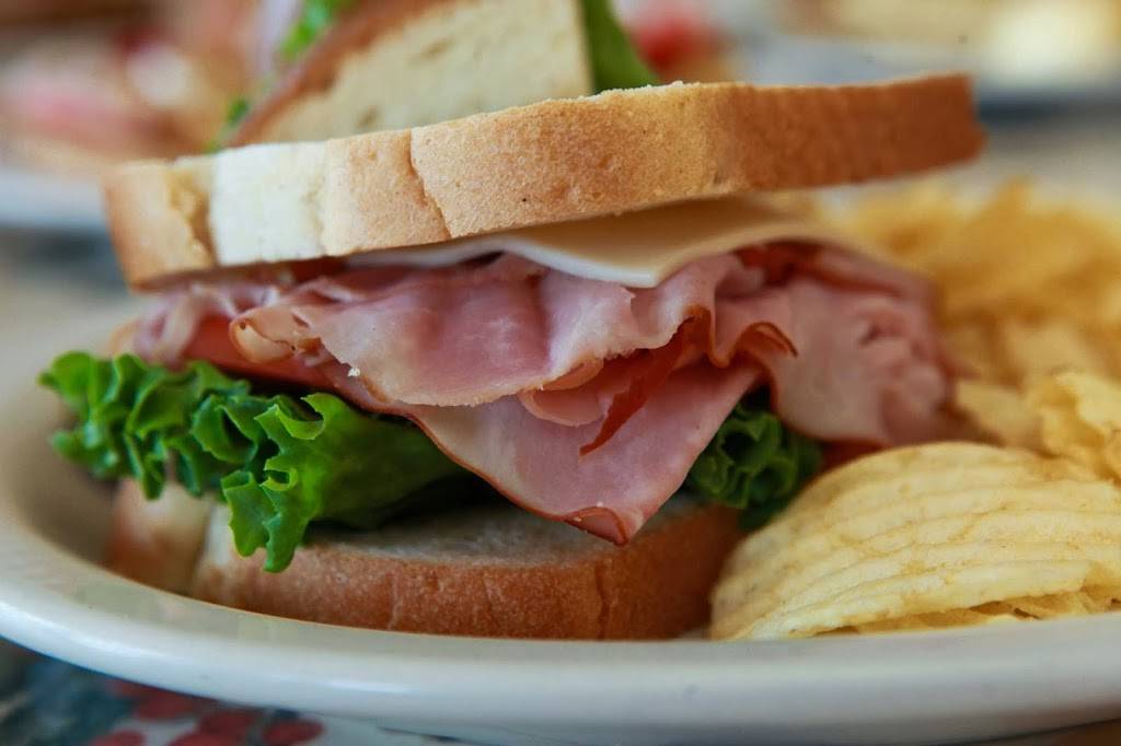 Peachs Restaurants - Holmes Beach | restaurant | 3240 E Bay Dr, Holmes Beach, FL 34217, USA | 9417790738 OR +1 941-779-0738