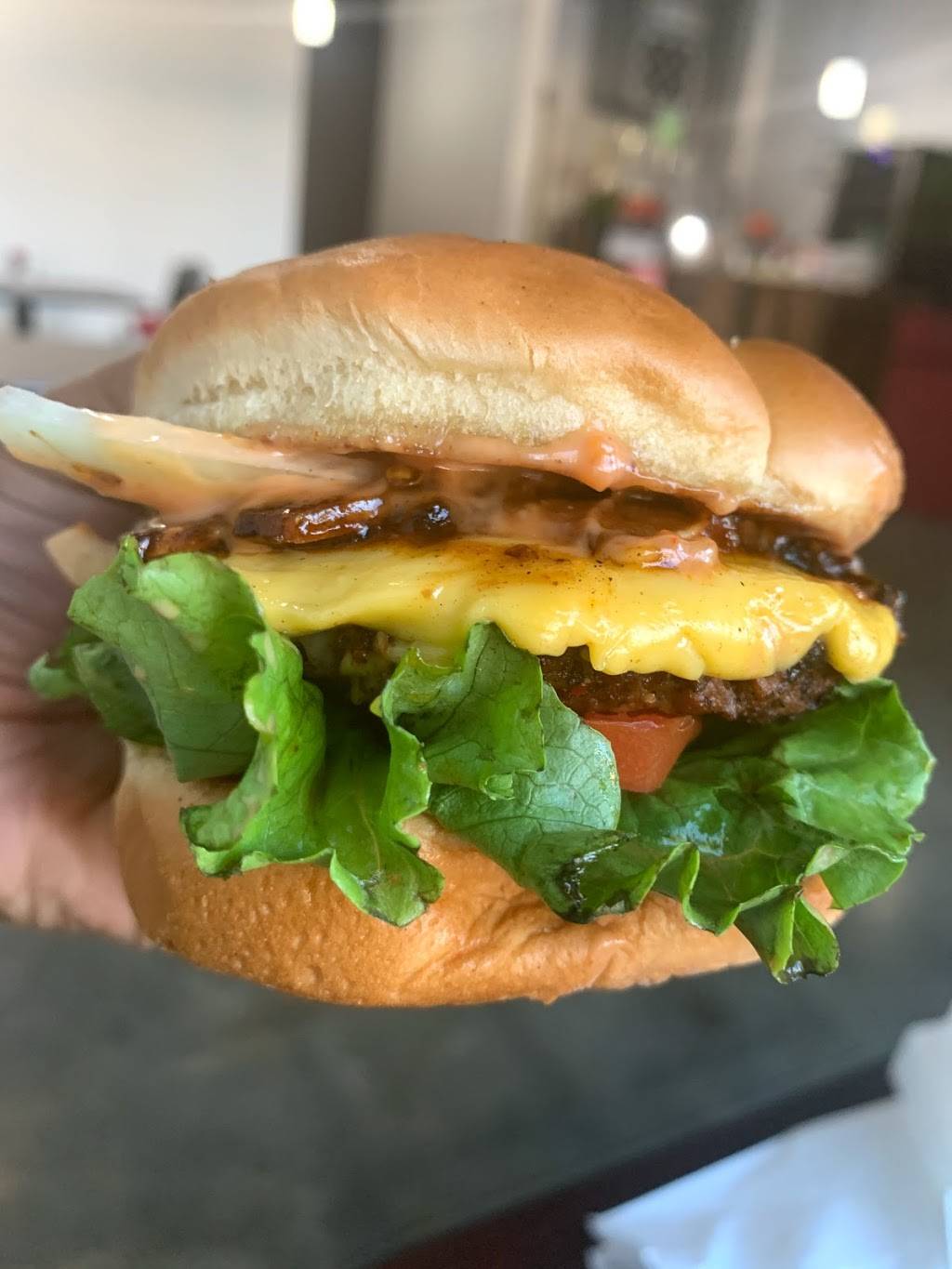 Faux Real Burger Grill | restaurant | 1550 Ralph David Abernathy Blvd, Atlanta, GA 30310, USA | 3108749923 OR +1 310-874-9923