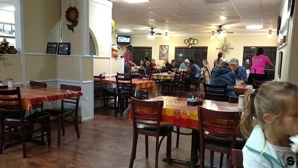 Mi Familia Mexican Restaurant | restaurant | 1917 TX-16, Graham, TX 76450, USA | 9405210553 OR +1 940-521-0553