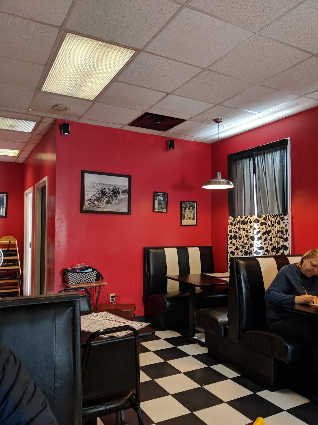 Cowaburger | restaurant | 1468 N High St, Hillsboro, OH 45133, USA | 9373933833 OR +1 937-393-3833