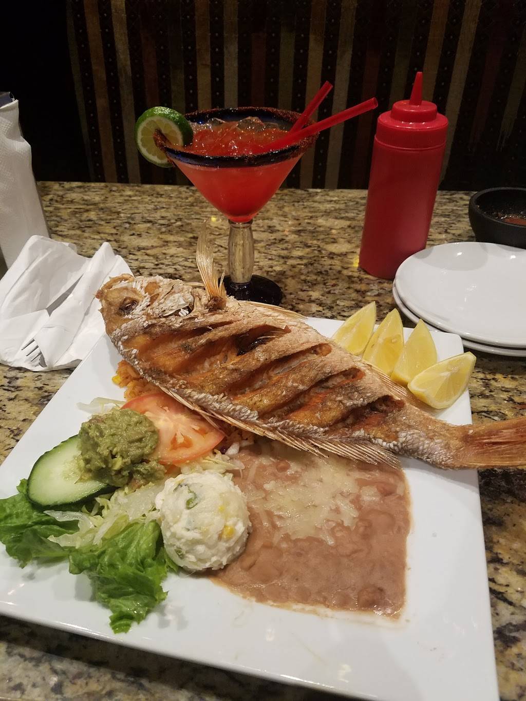 El Pescador | restaurant | 9849 Atlantic Ave # P, South Gate, CA 90280, USA | 3235694993 OR +1 323-569-4993