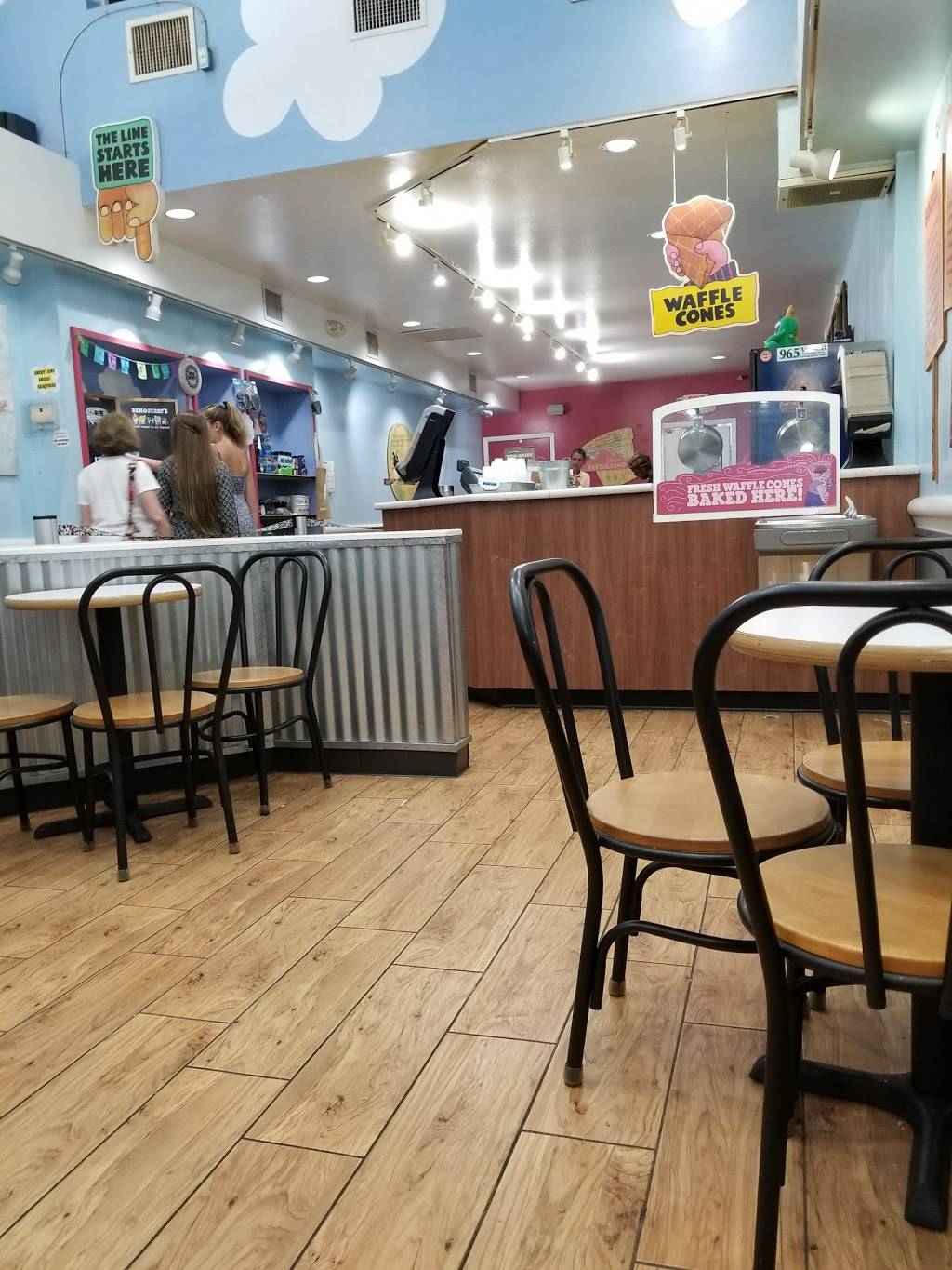 Ben & Jerry’s | bakery | 372A St Armands Cir, Sarasota, FL 34236, USA | 9413885226 OR +1 941-388-5226