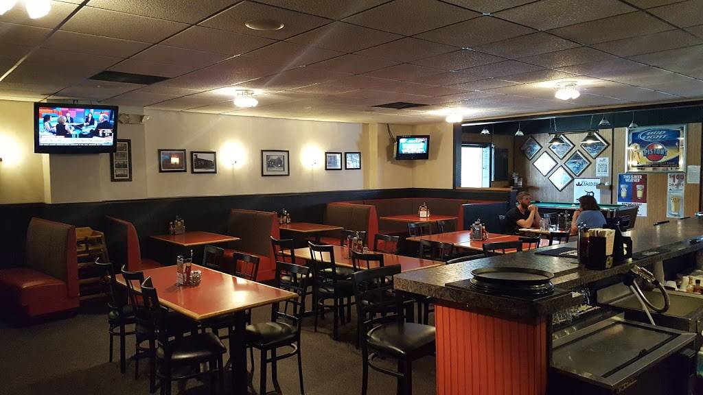 McDuffs Bar and Grille | restaurant | 105 E Superior St, Wayland, MI 49348, USA | 2697922257 OR +1 269-792-2257