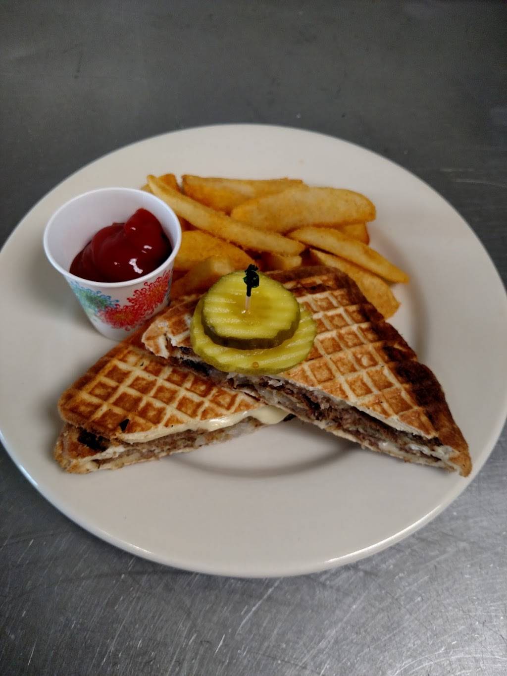 Crisp Cafe at Twin Valley | restaurant | 2305 Country Club Rd, Wadesboro, NC 28170, USA | 7046942336 OR +1 704-694-2336