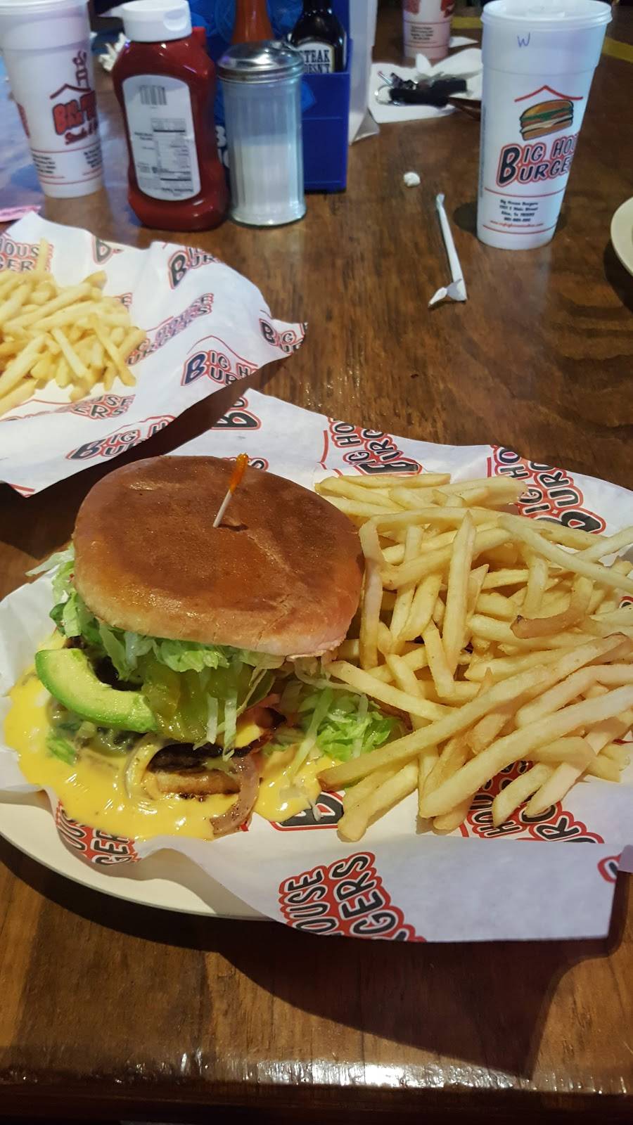 Big House Burgers | restaurant | 2209 Brahma Blvd, Kingsville, TX 78363, USA | 3615920222 OR +1 361-592-0222