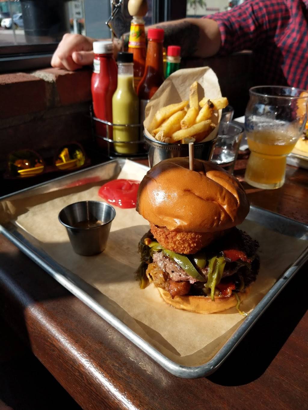 Helmsman Ale House | restaurant | 2920 Newport Blvd, Newport Beach, CA 92663, USA | 9492209977 OR +1 949-220-9977