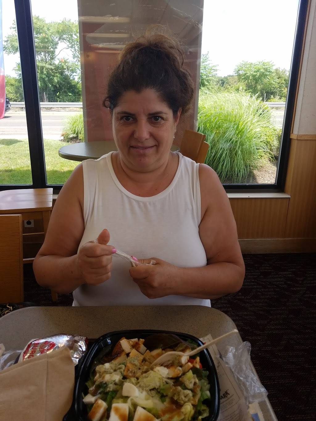 Wendys | restaurant | 460 Sunrise Hwy, Patchogue, NY 11772, USA | 6312894925 OR +1 631-289-4925