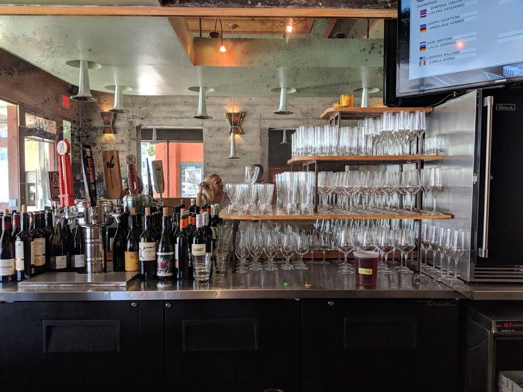 Causwells | restaurant | 2346 Chestnut St, San Francisco, CA 94123, USA | 4154476081 OR +1 415-447-6081