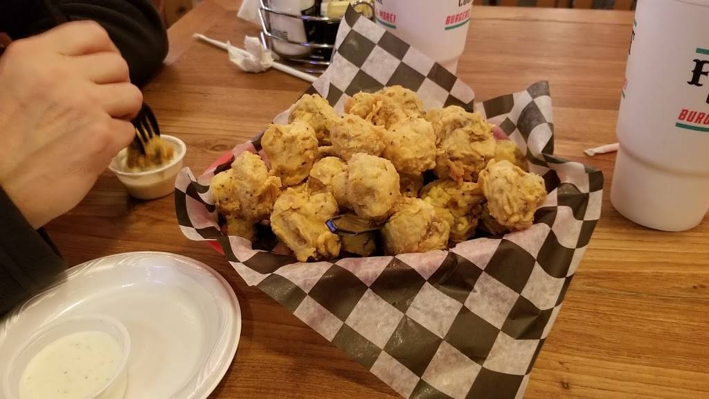 Freiheit Country Store | restaurant | 2157 FM1101, New Braunfels, TX 78130, USA | 8306259400 OR +1 830-625-9400