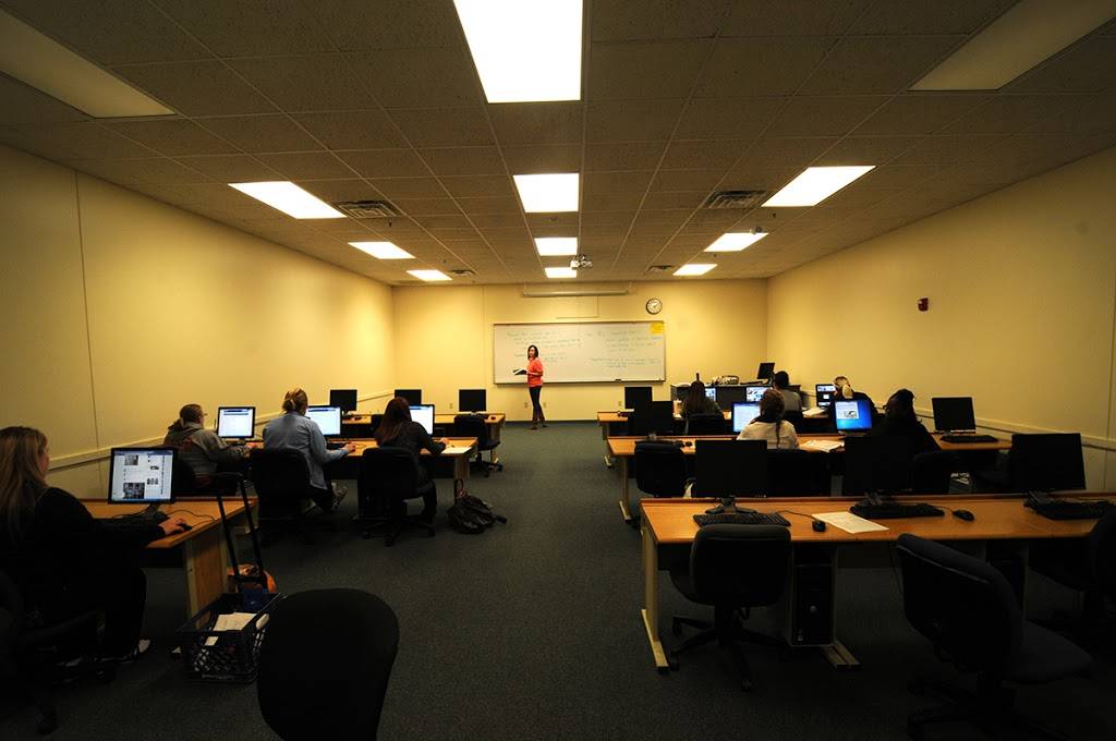 Rend Lake College MarketPlace | shopping mall | 321 Potomac Blvd, Mt Vernon, IL 62864, USA | 6182449525 OR +1 618-244-9525