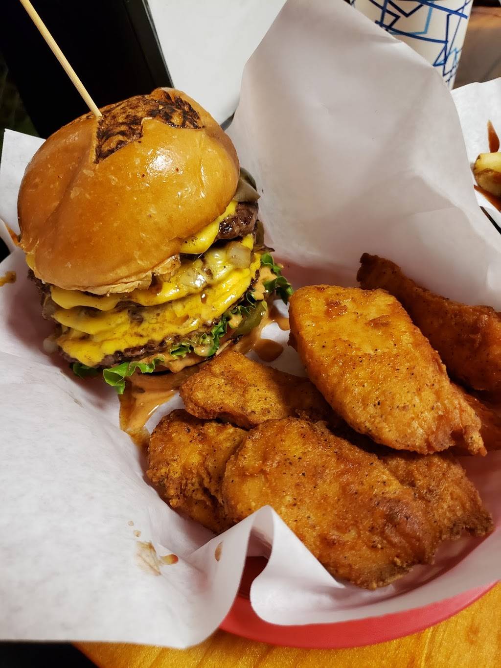 Toxic Wings & Fries | restaurant | 943 River Rd, Eugene, OR 97404, USA | 5416899464 OR +1 541-689-9464