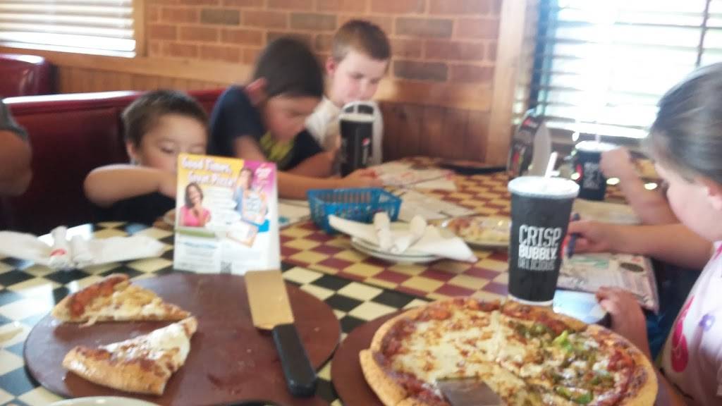 Pizza Hut | meal delivery | 8977 W Central Ave St, Wichita, KS 67212, USA | 3167228702 OR +1 316-722-8702