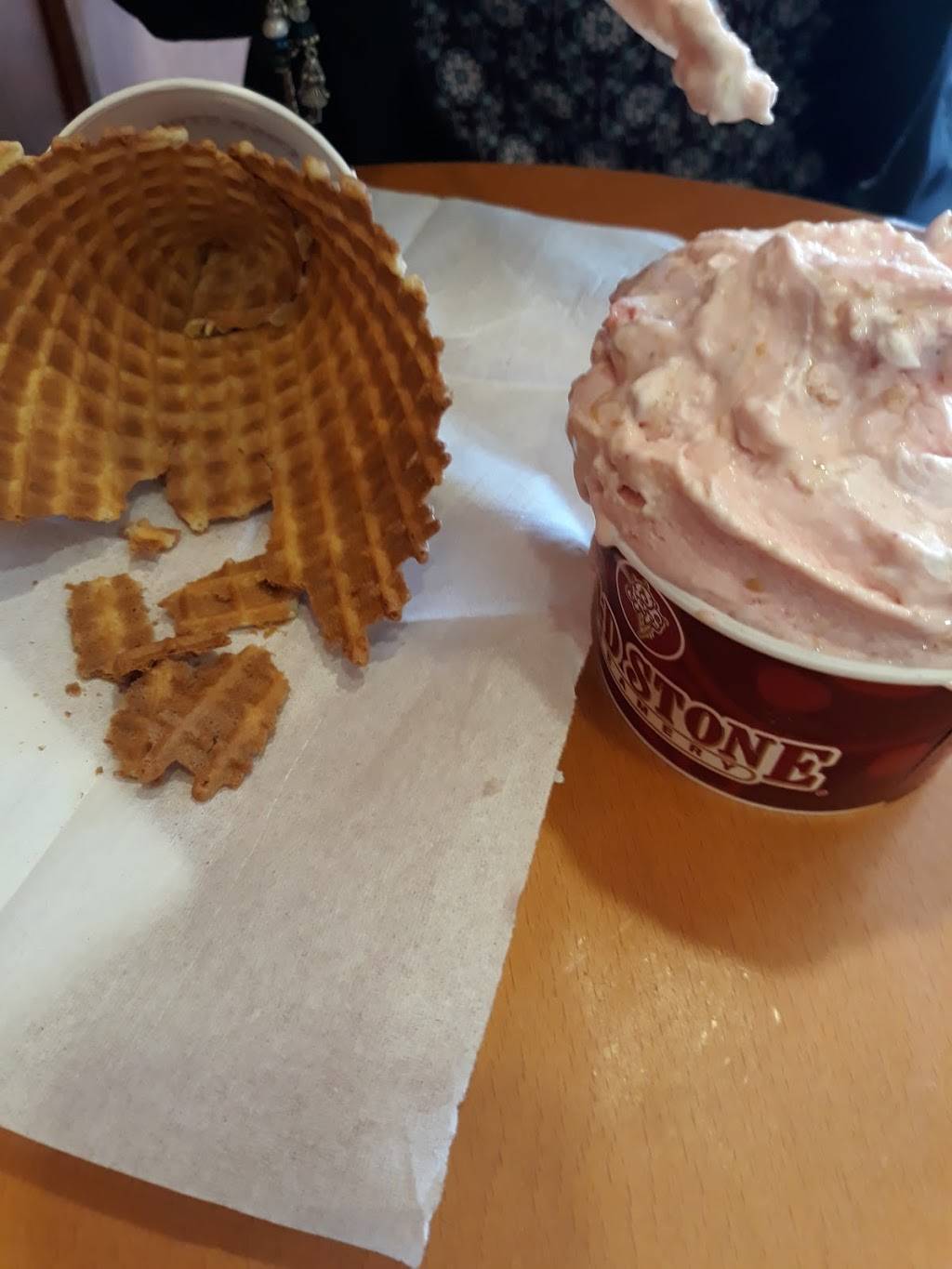 Cold Stone Creamery | bakery | 2530 Aramingo Ave, Philadelphia, PA 19125, USA | 2157394168 OR +1 215-739-4168