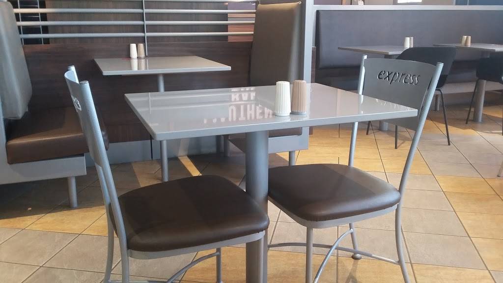 St-Hubert Express | restaurant | 2875 Boulevard Saint-Joseph, Drummondville, QC J2B 7P5, Canada | 8194775555 OR +1 819-477-5555