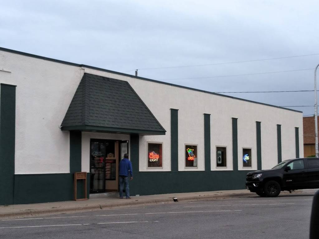 Queen Bees Bar & Grill | restaurant | 121 W James St, Paynesville, MN 56362, USA | 3202433975 OR +1 320-243-3975