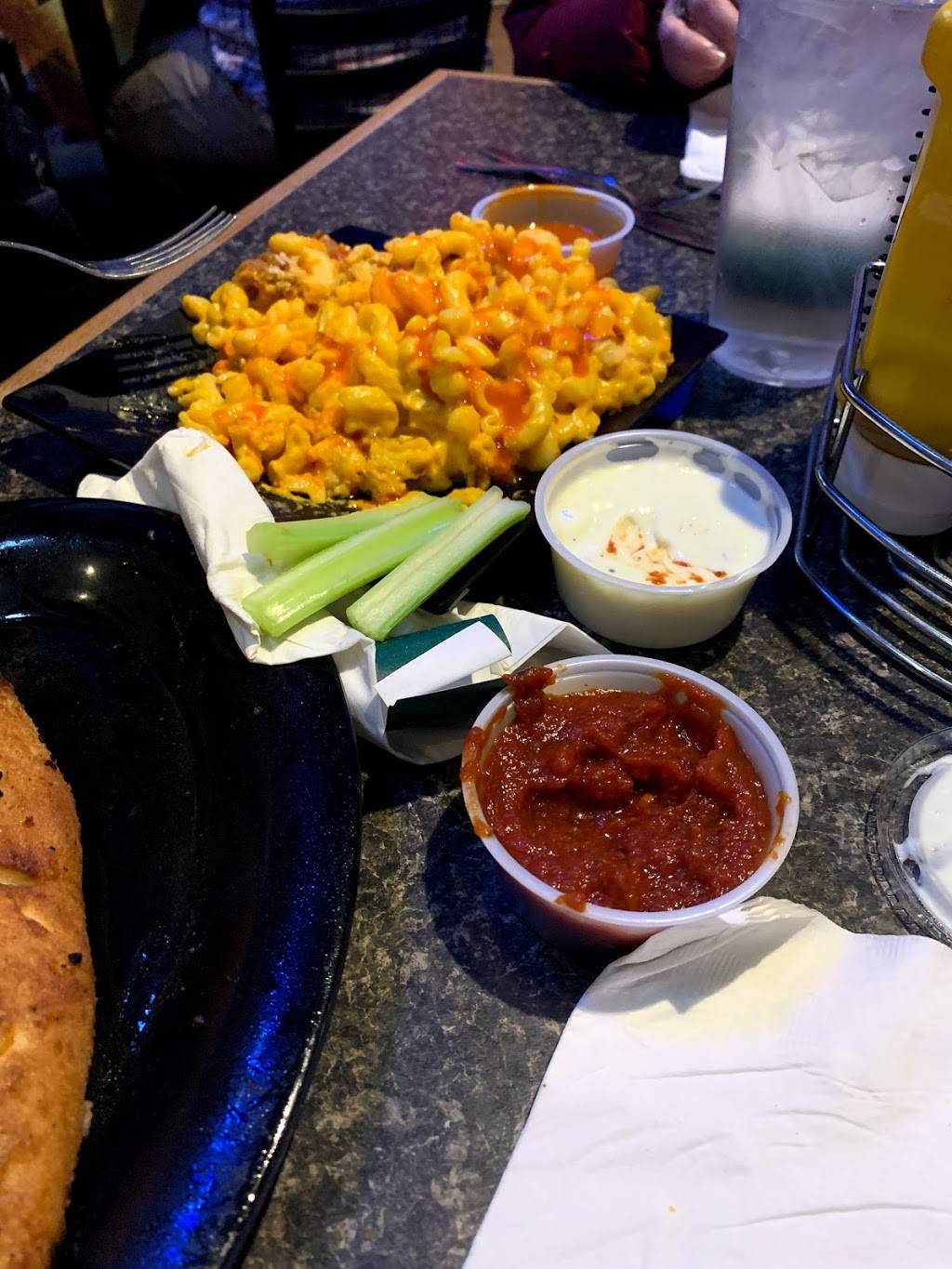 Heros Sports Grill | restaurant | 41 Washington St, Bangor, ME 04401, USA | 2079743033 OR +1 207-974-3033