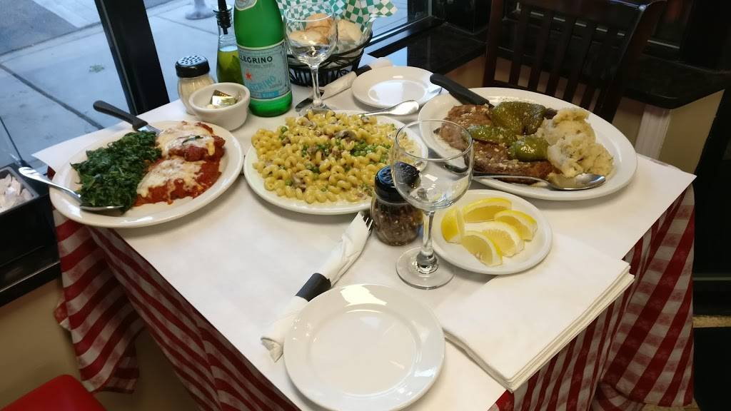 Gios Cafe and Deli | cafe | 2724 S Lowe Ave, Chicago, IL 60616, USA | 3122256368 OR +1 312-225-6368