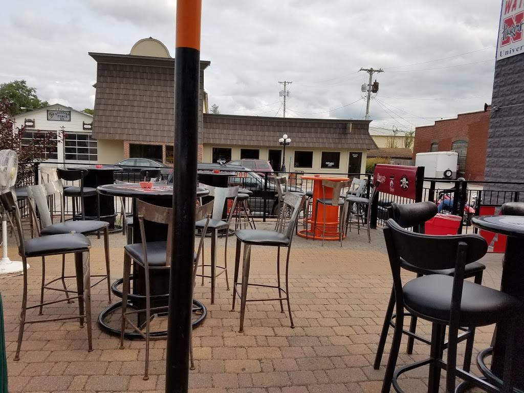 Dog House Saloon | restaurant | 307 3rd St, Waterloo, NE 68069, USA | 4027793257 OR +1 402-779-3257