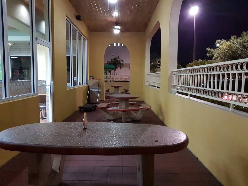 Pollo Tropical | restaurant | 2298 N Congress Ave, Boynton Beach, FL 33426, USA | 5613644313 OR +1 561-364-4313