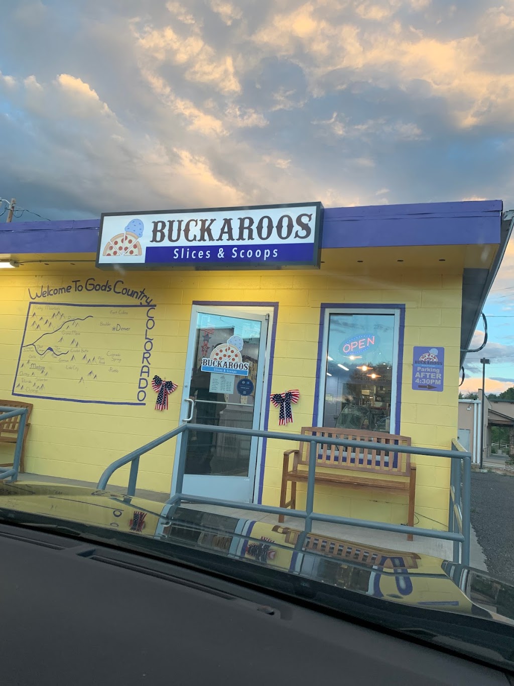 Buckaroos Slices & Scoops | restaurant | 1518 E Main St, Montrose, CO 81401, USA | 9707879437 OR +1 970-787-9437
