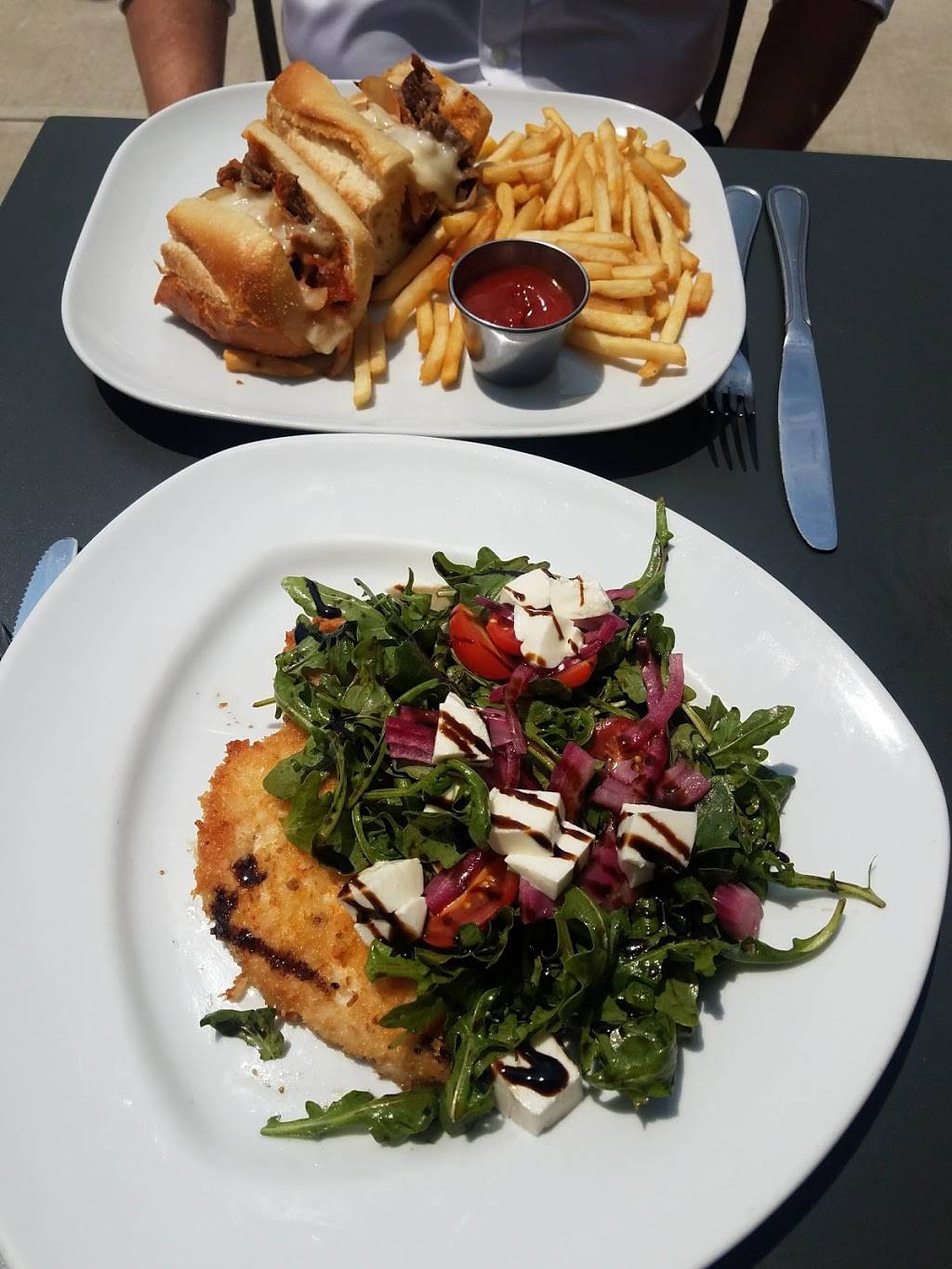 Beach House Cafe | restaurant | 220 Sound Beach Ave, Old Greenwich, CT 06870, USA | 2036370367 OR +1 203-637-0367