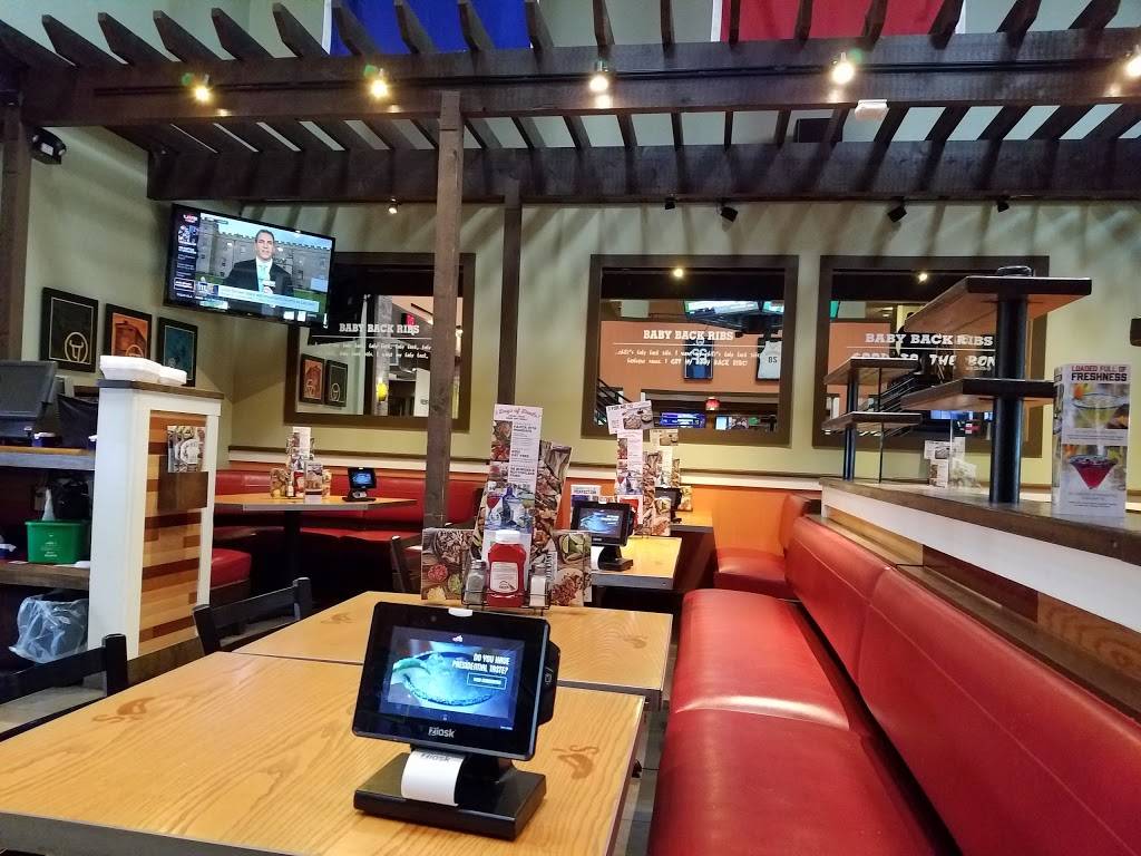 Chilis Grill & Bar | meal takeaway | 940 E Lewis and Clark Pkwy, Clarksville, IN 47129, USA | 8126703000 OR +1 812-670-3000