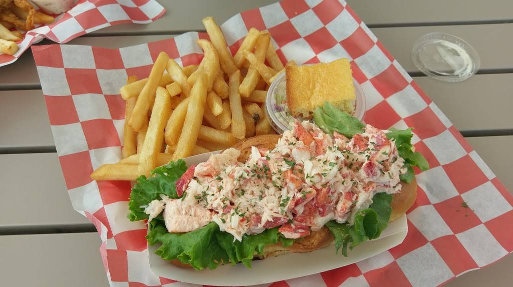 East Wind Lobster and Grille | meal takeaway | 2 Main St, Buzzards Bay, MA 02532, USA | 5087591857 OR +1 508-759-1857