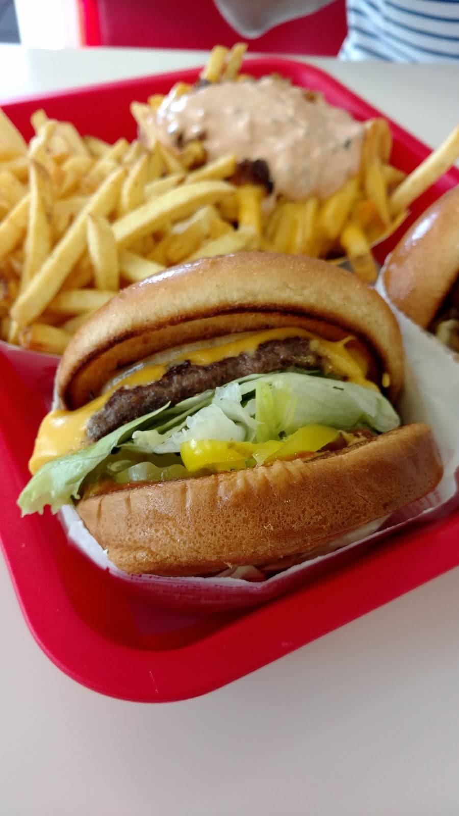 In-N-Out Burger | restaurant | 445 Industrial Rd, San Carlos, CA 94070, USA | 8007861000 OR +1 800-786-1000