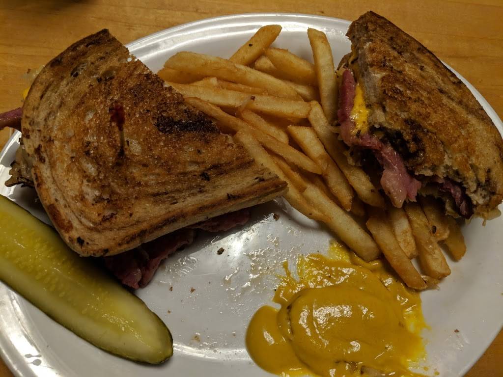 Brewsters Junction | restaurant | 5135 Portage Rd, Portage, MI 49002, USA | 2693440600 OR +1 269-344-0600