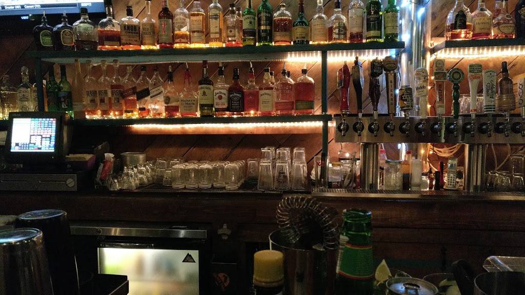 Village Tavern | restaurant | 3218 Glendale Blvd, Los Angeles, CA 90039, USA | 3236440605 OR +1 323-644-0605