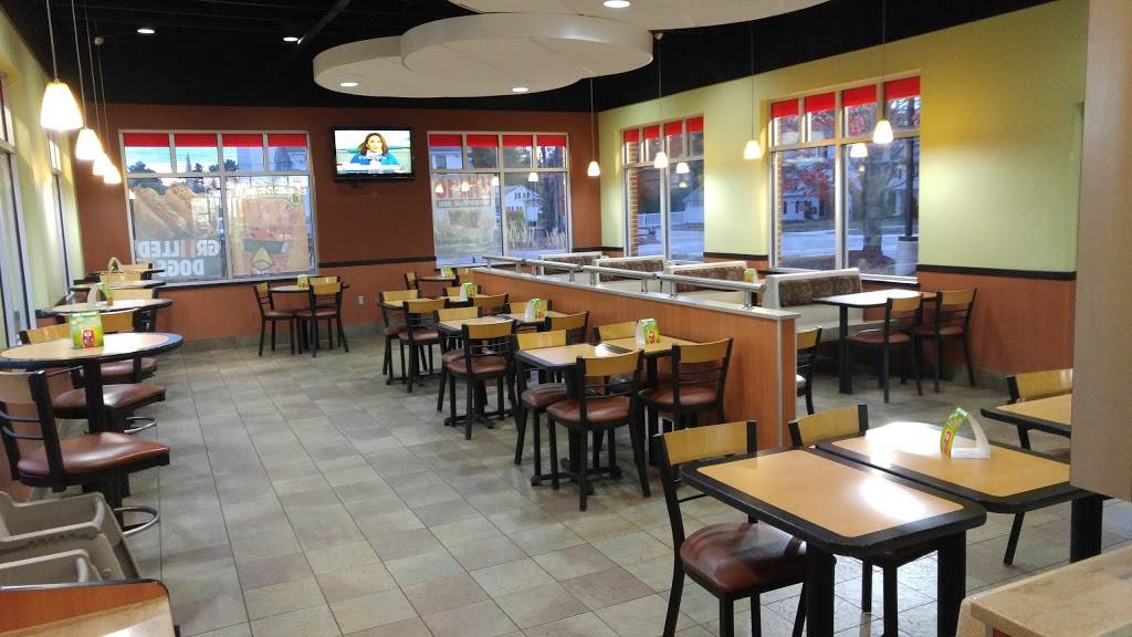 Burger King | restaurant | 250 N Main St, Rochester, NH 03867, USA | 6033328341 OR +1 603-332-8341