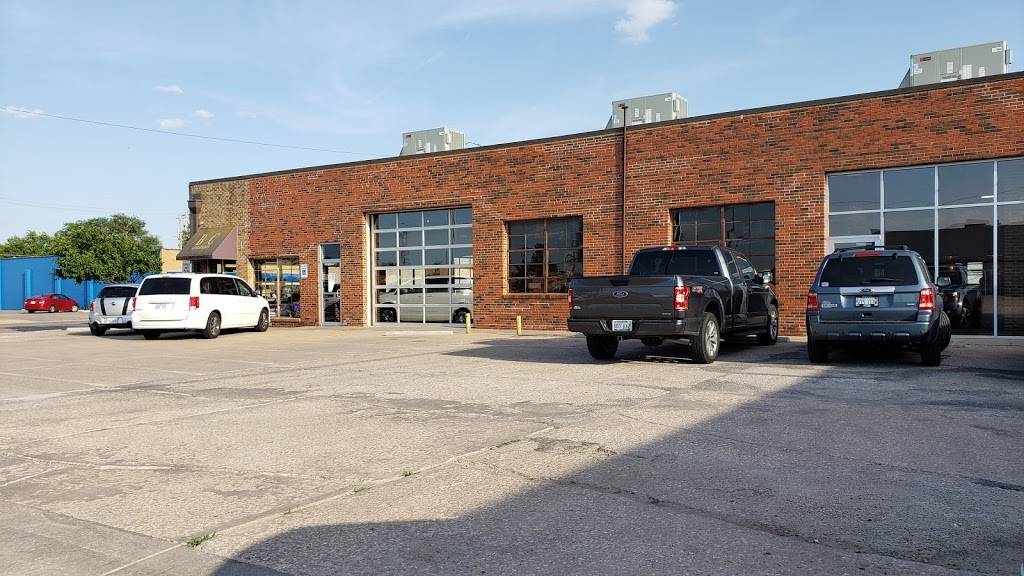 B&C Barbeque | restaurant | 355 North Washington Street, Wichita, KS 67202, USA | 3162638815 OR +1 316-263-8815