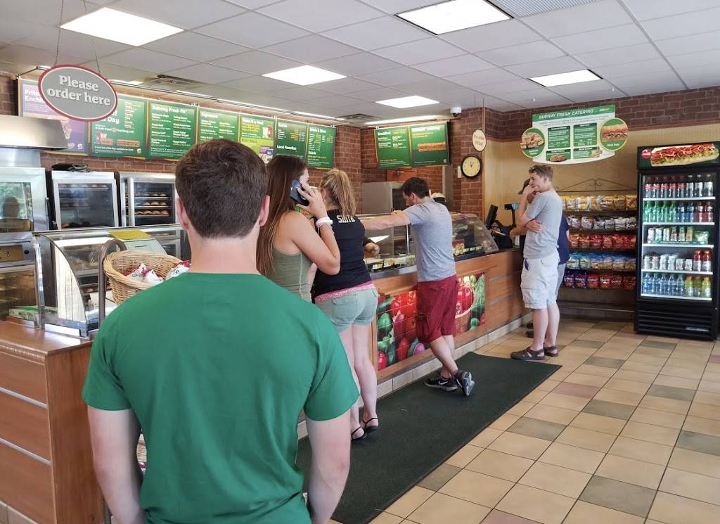 Subway | restaurant | 401 S Main St, Eaton Rapids, MI 48827, USA | 5176633067 OR +1 517-663-3067