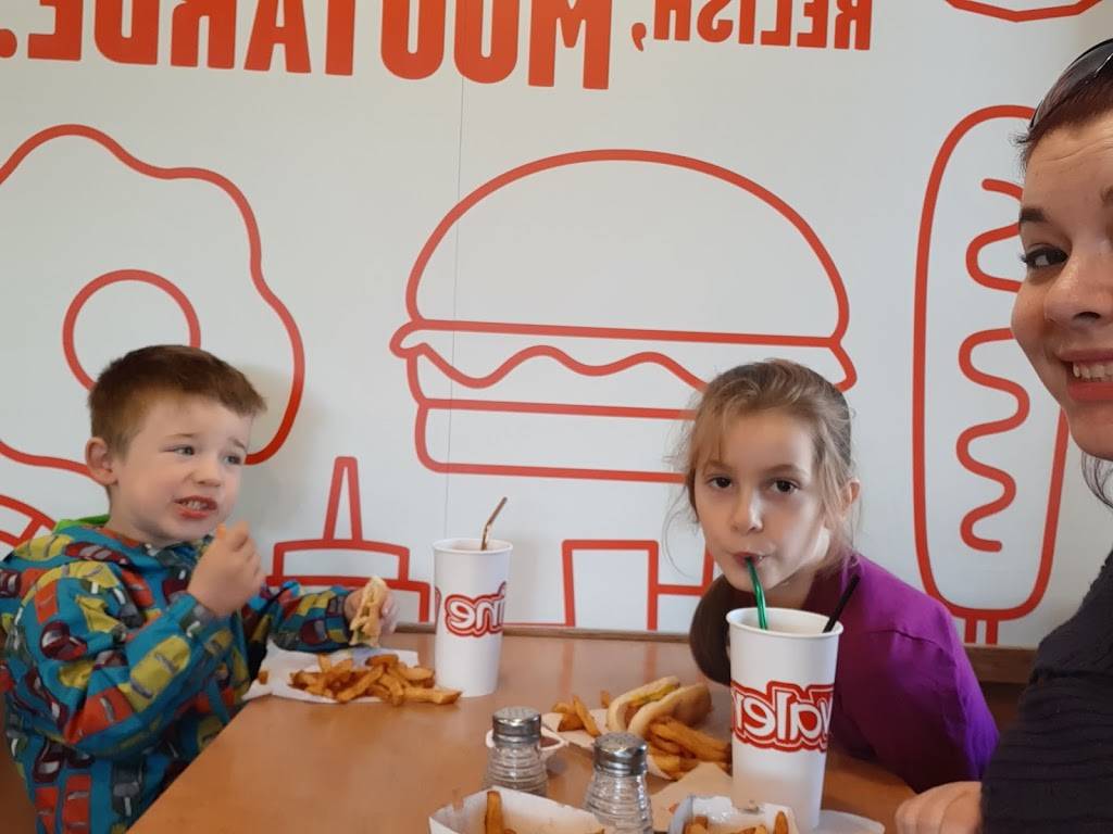 Valentine | restaurant | 1313 Rue dActon, Acton Vale, QC J0H 1A0, Canada | 4505460972 OR +1 450-546-0972