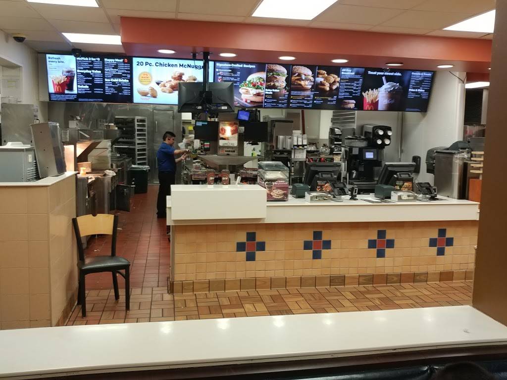 McDonalds | cafe | 4565 Erin Ln, Eagan, MN 55122, USA | 6514523179 OR +1 651-452-3179