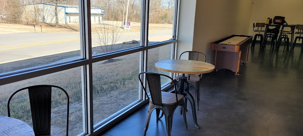 The Maumelle Hub | restaurant | 13300 Crystal Hill Rd, North Little Rock, AR 72113, USA | 5013969345 OR +1 501-396-9345