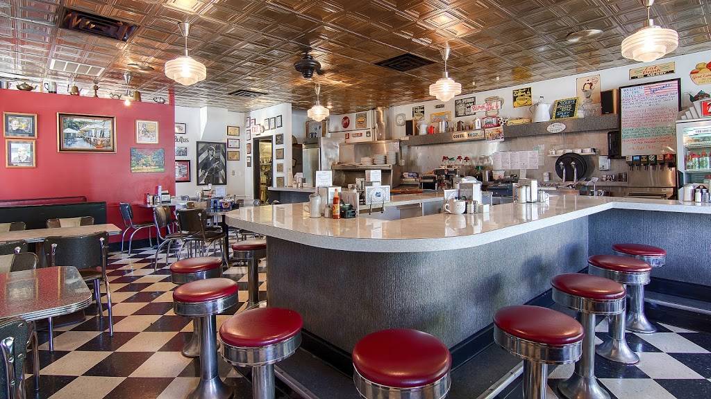 The Coffee Pot | restaurant | 4914 7th Ave, Kenosha, WI 53140, USA | 2626538849 OR +1 262-653-8849