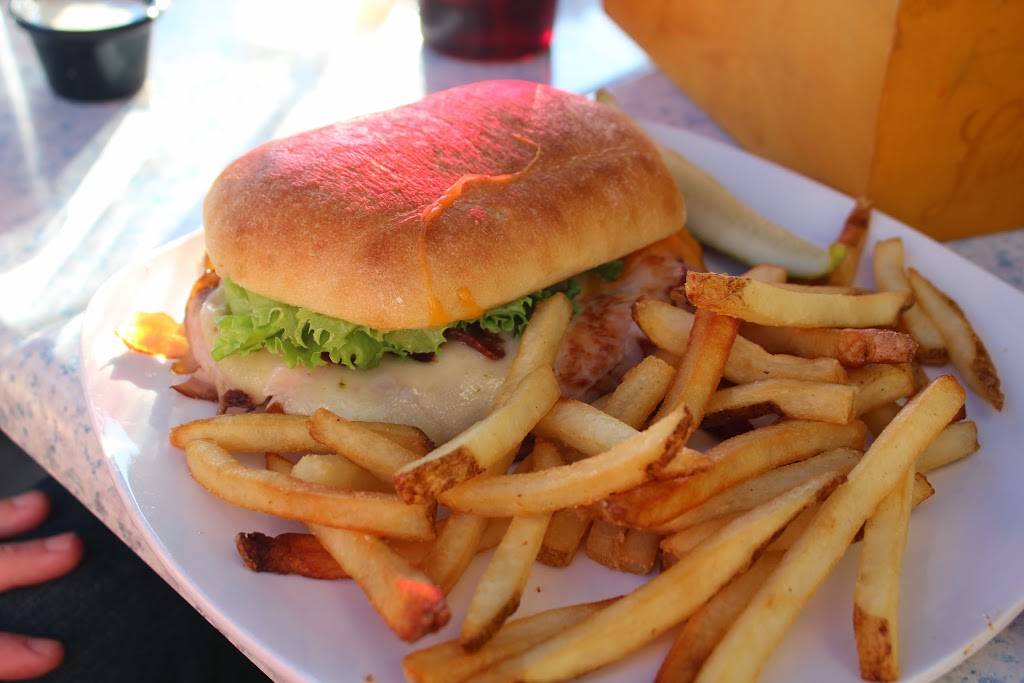 Holidays Pub & Grill | restaurant | 1395 W American Dr, Neenah, WI 54956, USA | 9208860069 OR +1 920-886-0069