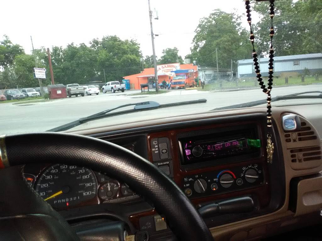 La Sabrosita Abarrotes & Tqr | restaurant | 9135 Airline Dr, Houston, TX 77037, USA | 2814058911 OR +1 281-405-8911