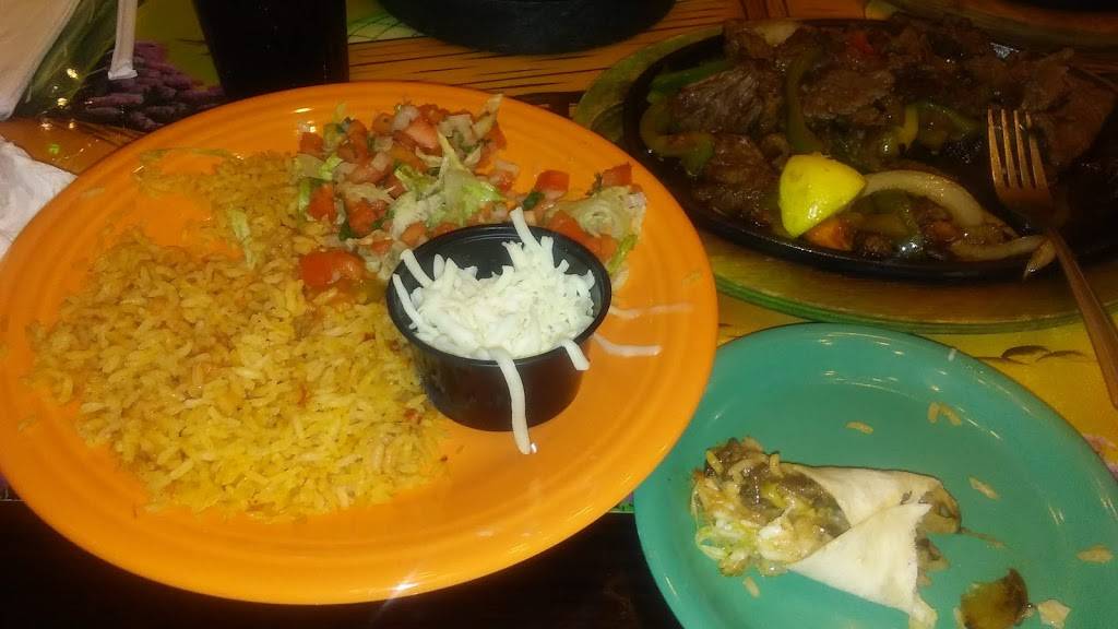 La Plaza F!esta | restaurant | 15 W Main St, Madelia, MN 56062, USA | 5076428624 OR +1 507-642-8624