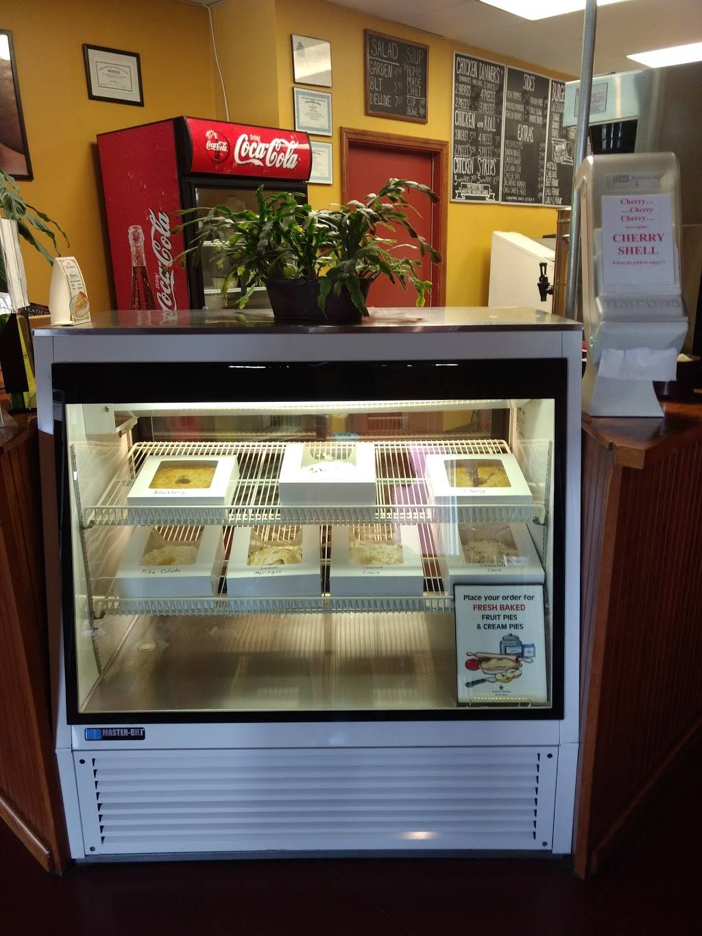 Youngs Restaurant & Ice Creamery | restaurant | 206 Meramec Station Rd, Valley Park, MO 63088, USA | 6362256677 OR +1 636-225-6677