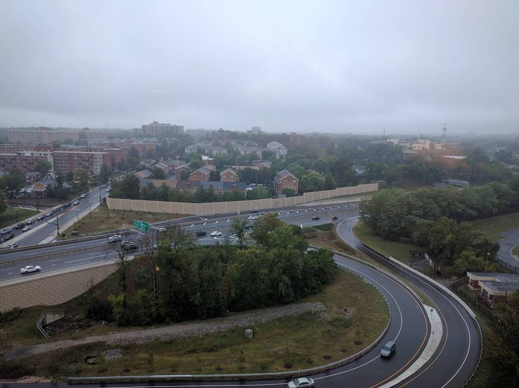 Potomac Restaurant & Lounge | restaurant | 900 S Orme St, Arlington, VA 22204, USA | 7035211900 OR +1 703-521-1900