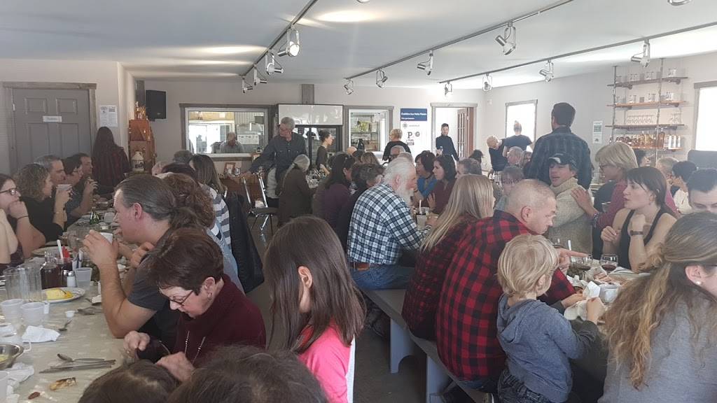 Érablière aux Petits Plaisirs | restaurant | 63 Rang des Buttes, Warwick, QC J0A 1M0, Canada | 8193580555 OR +1 819-358-0555