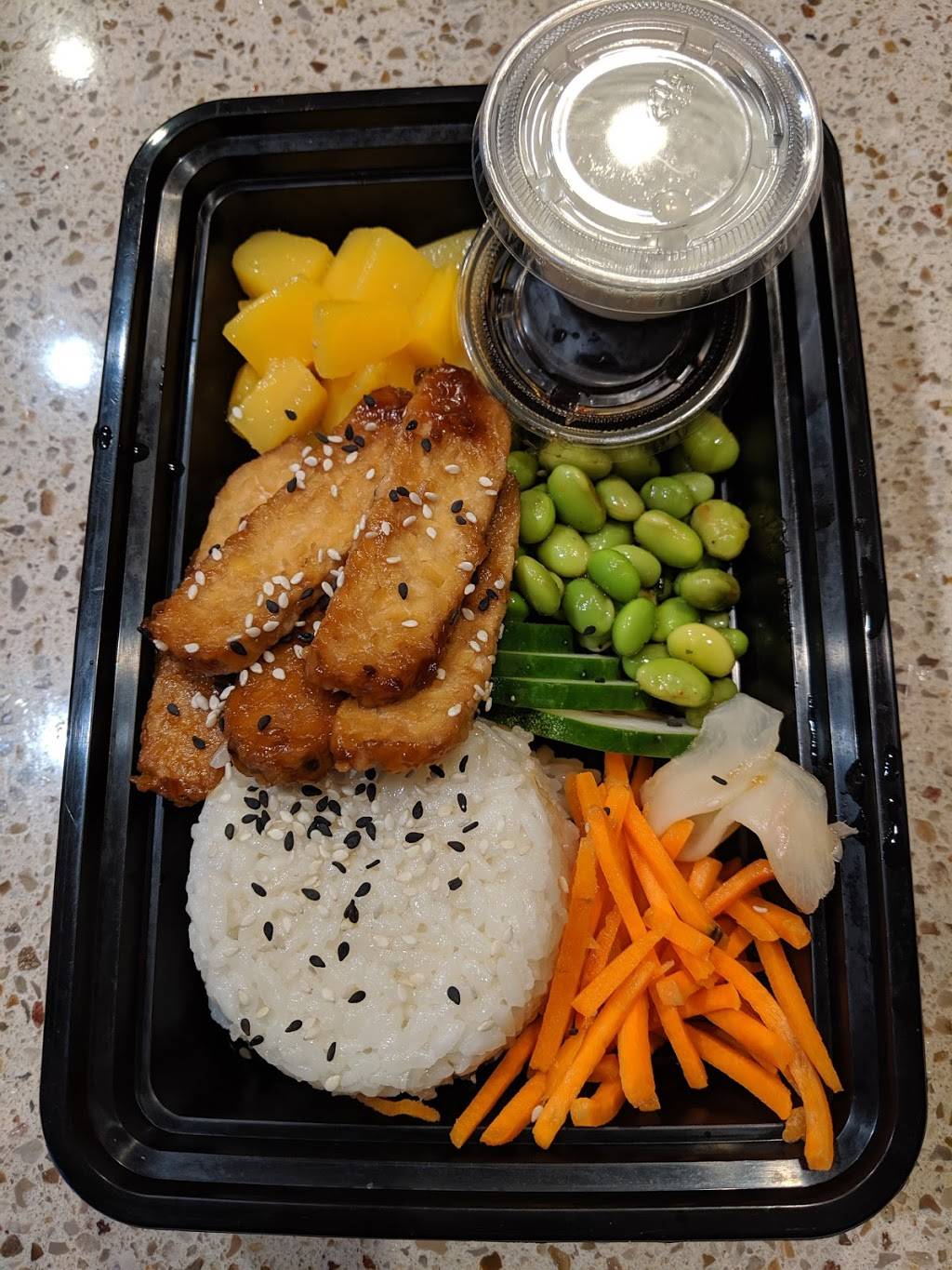 Under the Ground Blono | restaurant | 2 River Run, Downs, IL 61736, USA | 3092120333 OR +1 309-212-0333