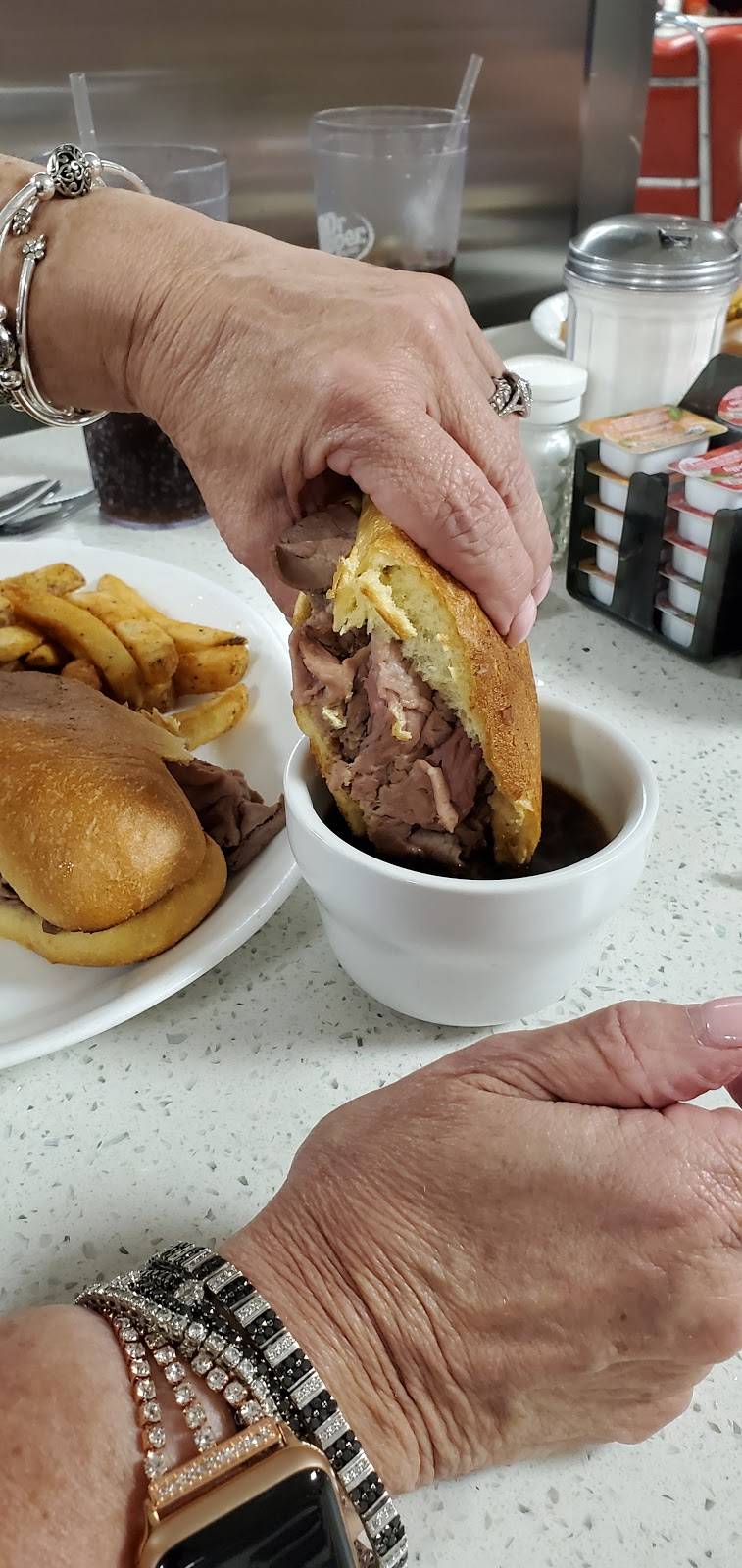 Lesters Diner | restaurant | 4701 Coconut Creek Pkwy, Margate, FL 33063, USA | 9549794722 OR +1 954-979-4722